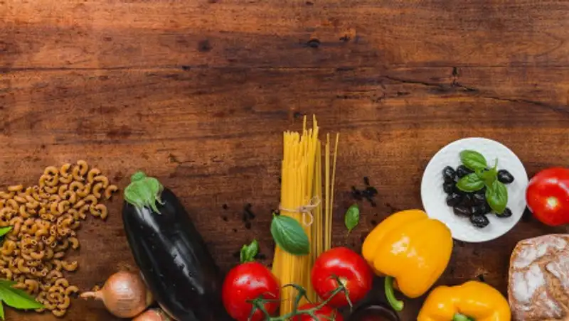 Почти 60% от минимальной зарплаты казахстанцы тратят на еду