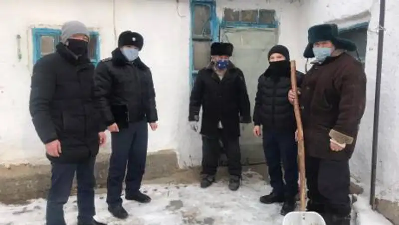 Житель ВКО получил 40 часов работ за оскорбление полицейских