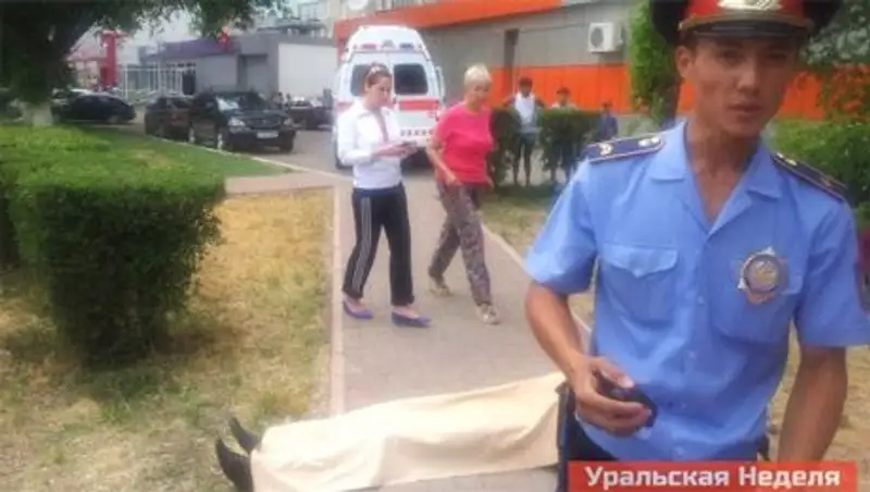 В Уральске пожилой мужчина скончался прямо на улице