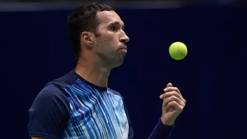 Михаил Кукушкин сразится с Бенуа Пэром