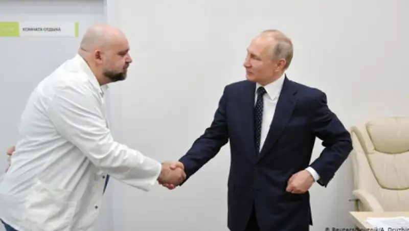 В Москве от коронавируса вылечился главврач, который встречался с Путиным