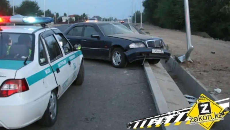 В Алматы за один день три водителя не смогли справиться с управлением своих авто