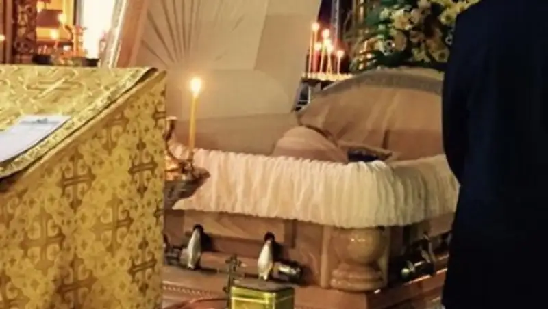 В Москве в Елоховском соборе проходит отпевание Жанны Фриске