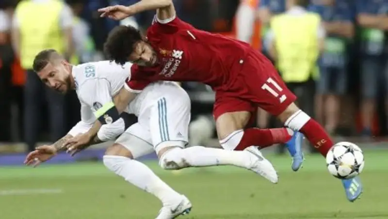 Египетский адвокат подал иск к Рамосу на €1 млрд за травму футболиста Салаха