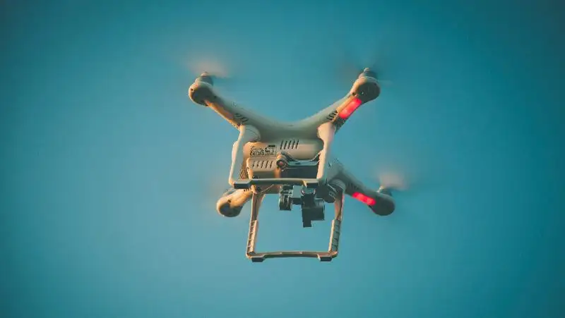 Вышка 5G расплавила квадрокоптер в полете: новый фейк распространяют в Сети