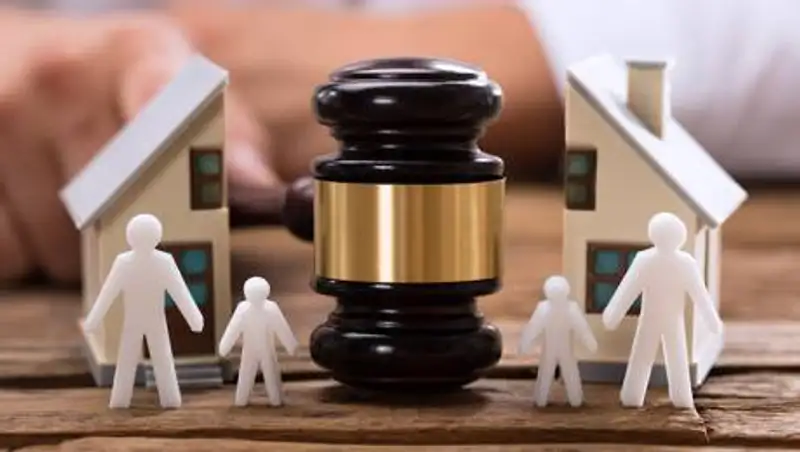 Мужчина выселяет из дома родную мать в Нур-Султане