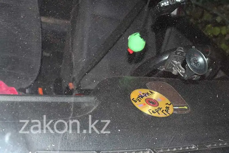 Водитель Фольксвагена «не вписался» в поворот и вылетел с дороги, перевернувшись (фото) Водитель Фольксвагена «не вписался» в поворот и вылетел с дороги, перевернувшись (фото), фото - Новости Zakon.kz от 01.11.2013 21:37