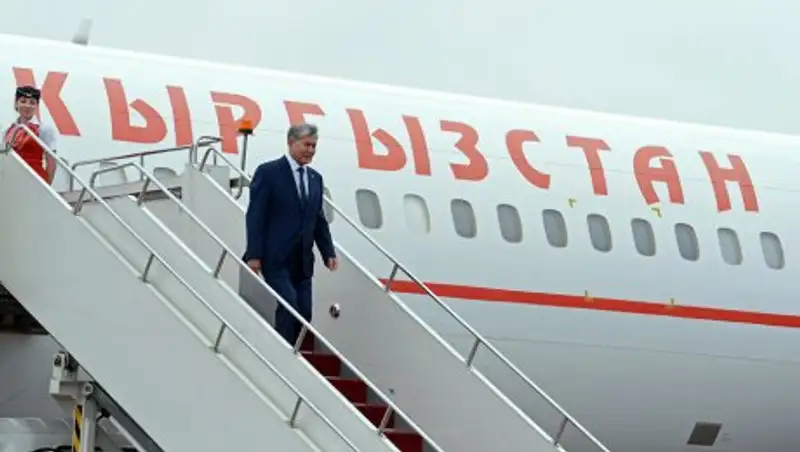 Атамбаев вернулся в Кыргызстан из России