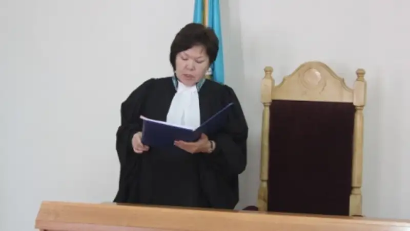 В Уральске полицейского приговорили к 5 годам 6 месяцам лишения свободы 