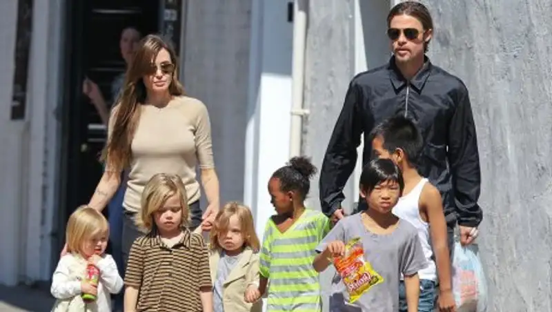 Анджелина Джоли настраивает детей против Питта