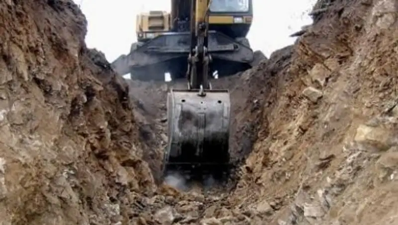 В Атырауской области умер засыпанный землей монтажник