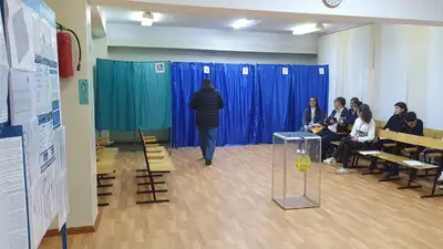 урна, бюллетень, кабинка, фото - Новости Zakon.kz от 19.03.2023 12:14