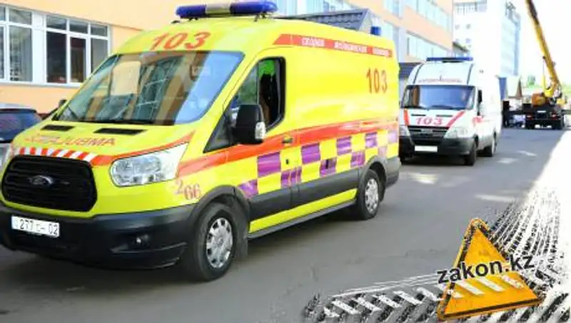 Скорая попала в ДТП в Алматы - двое пострадавших