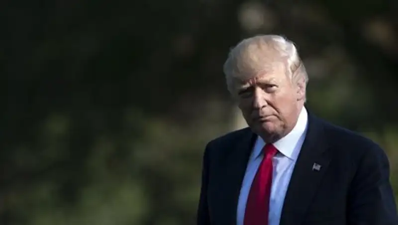 Келли предложил Трампу использовать наградную саблю против журналистов