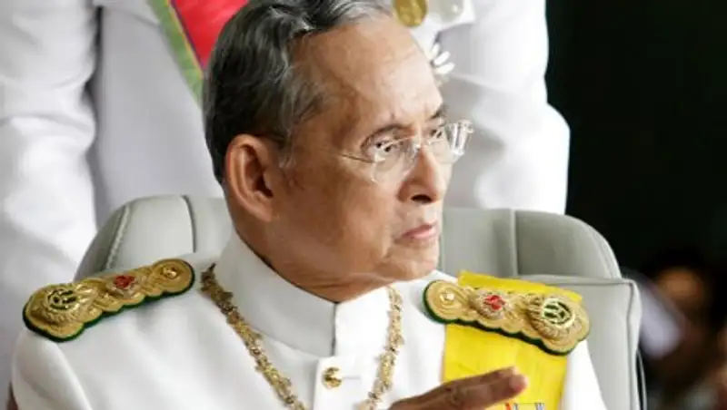 Медики сообщили об ухудшении здоровья короля Таиланда