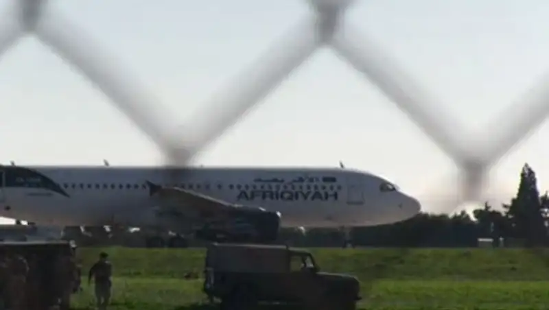 Опубликовано видео с захваченным самолетом на Мальте