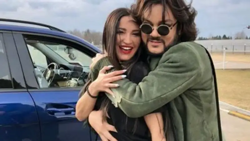 Киркоров устроил эротические танцы с Бузовой прямо на парковке