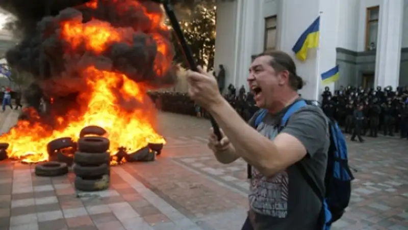 «Правый сектор» отказался подчиняться украинскому Минобороны