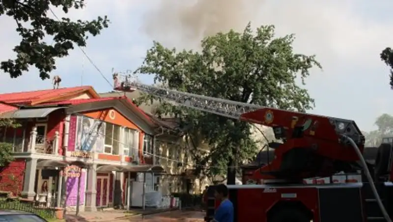 В Алматы горело здание Международного фонда им. Д.А.Кунаева