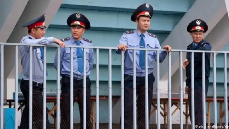 Казахстанских полицейских вновь проверят на детекторе лжи