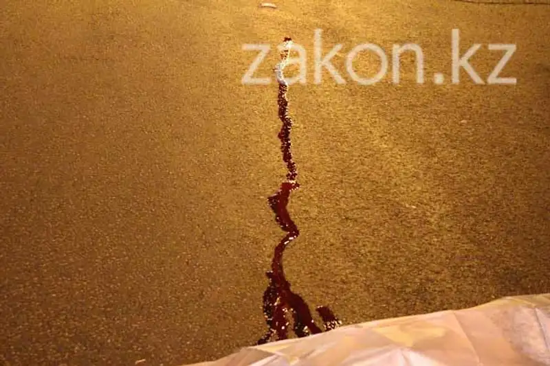 В Алматы водитель Мерседеса насмерть сбил девушку и пытался скрыться (фото), фото - Новости Zakon.kz от 16.09.2013 21:18