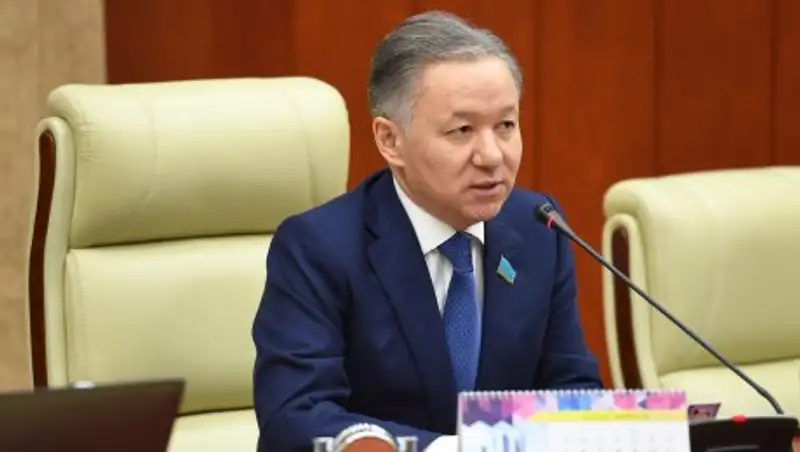 Нигматулин: Нам необходимы подготовленные специалисты для отстаивания интересов в ЕАЭС