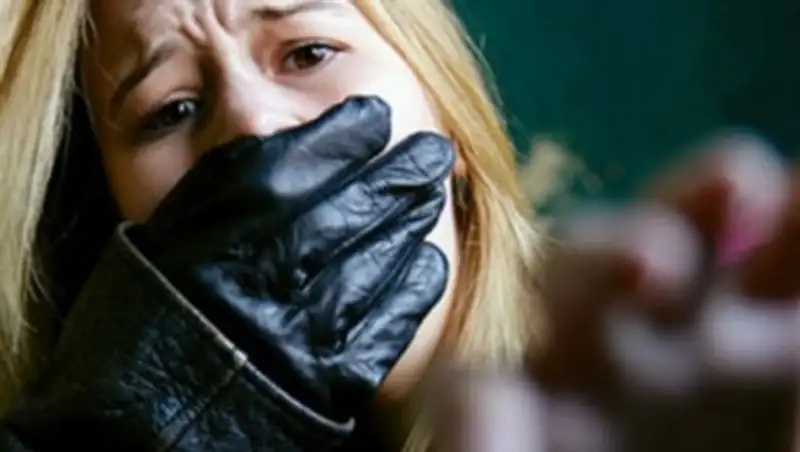 В Экибастузе трое парней изнасиловали несовершеннолетнюю ровесницу