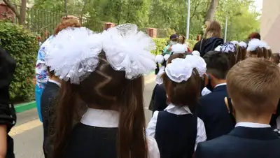 Ваучеры на покупку школьной формы будут давать малообеспеченным семьям в Казахстане, фото - Новости Zakon.kz от 21.11.2022 14:47