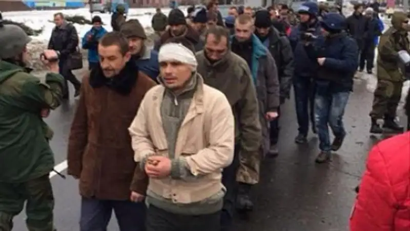 В Донецке ополченцы провели «парад» пленных