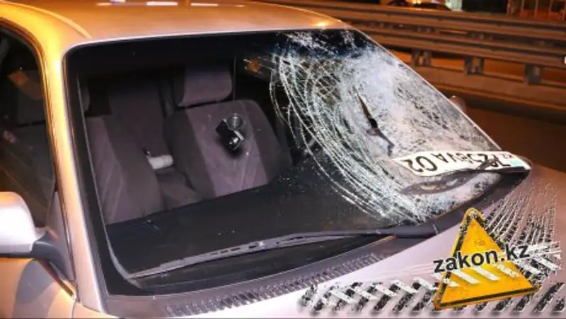 В Алматы автомобиль Audi насмерть сбил пешехода