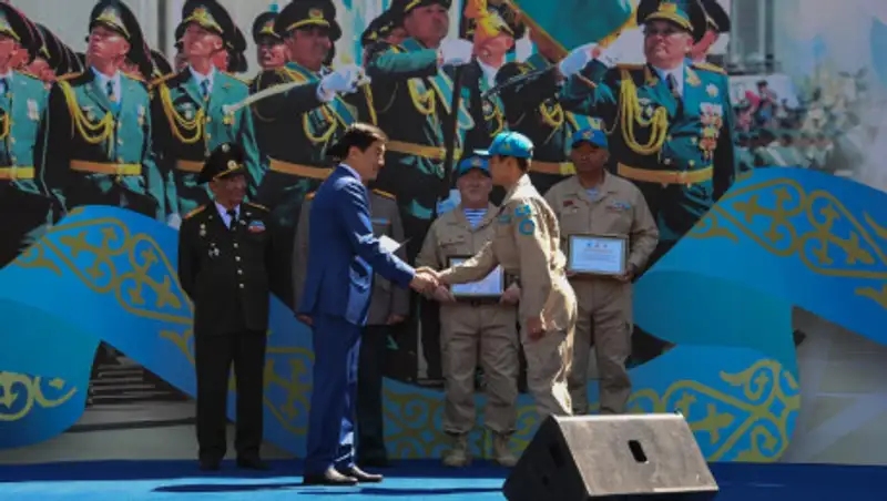 В Алматы начали отмечать День защитника Отечества