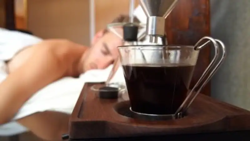 Ученые объяснили, почему не стоит пить кофе сразу после пробуждения