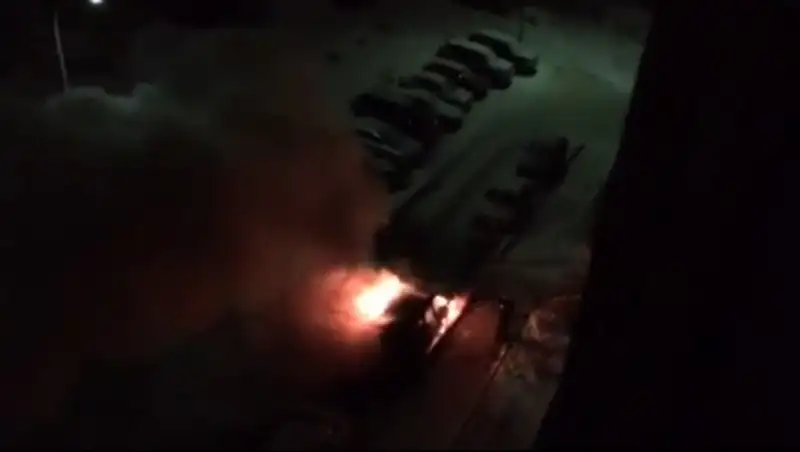 В Караганде загорелся припаркованный автомобиль