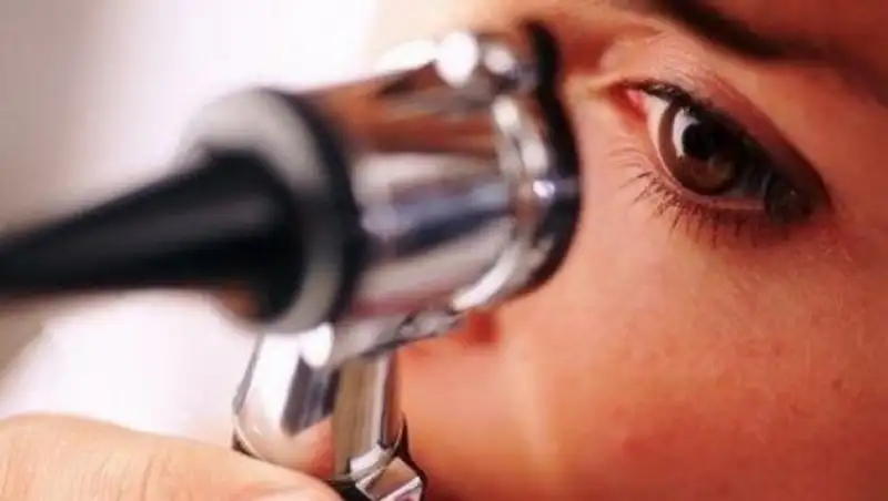 Как самостоятельно вылечить косоглазие