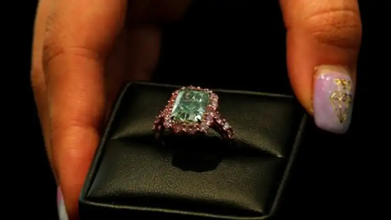 Зеленый бриллиант ушел с молотка за 16,8 миллиона долларов