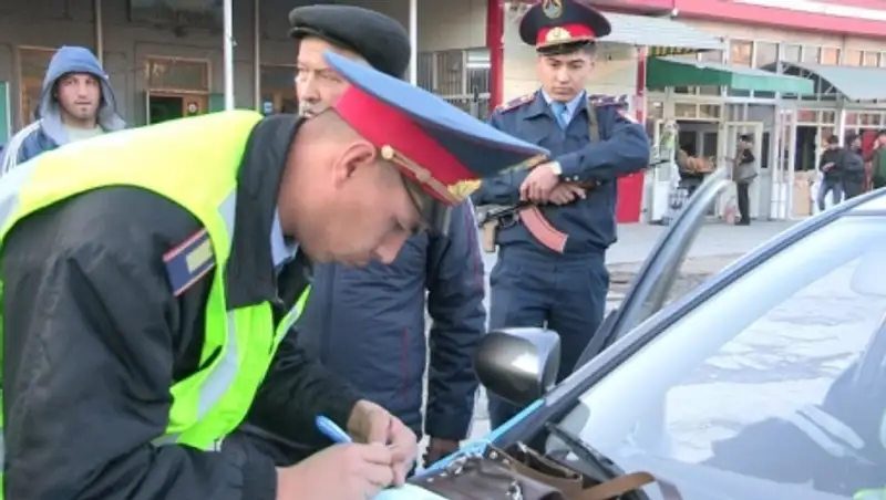 Что делать, если вас остановил инспектор полиции: 5 советов, которые облегчат жизнь водителям