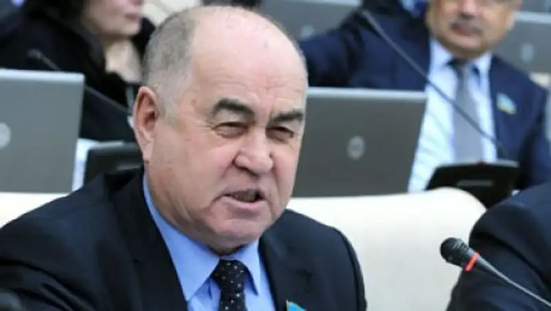 Косарев вице-спикеру мажилиса: благодарим за "казахского Моцарта"