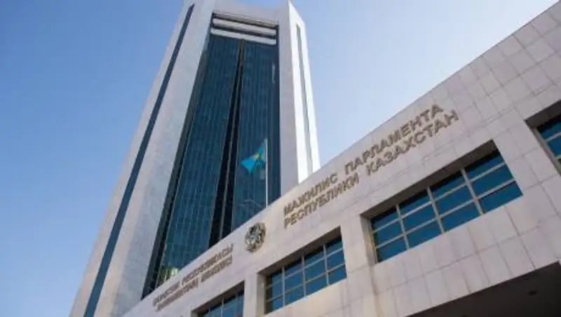 Мажилис объявил о начале аккредитации журналистов для участия в мероприятиях Палаты