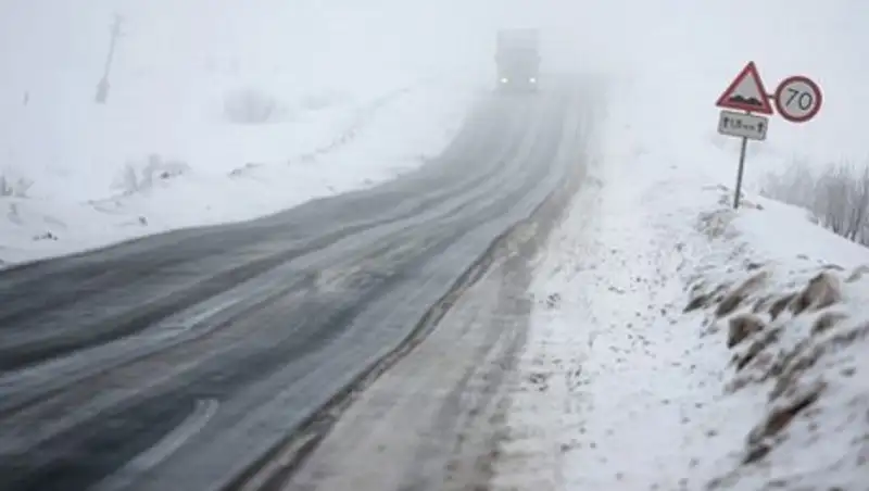 Закрыты автодороги в пяти областях Казахстана