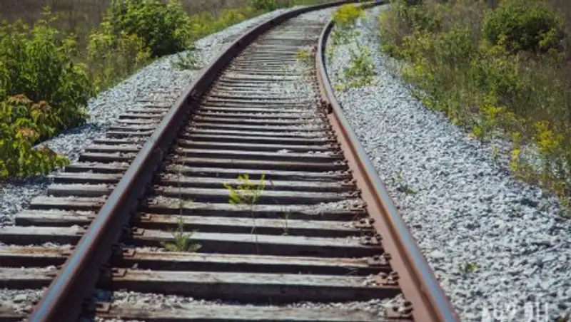 Около 8000 казахстанцев оштрафовали за переход ж/д путей