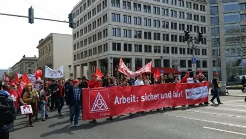 В первомайской демонстрации в Берлине приняли участие 30 тысяч человек