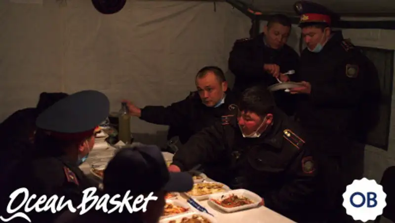 Рестораны в Алматы бесплатно накормили врачей и военных, борющихся с коронавирусом