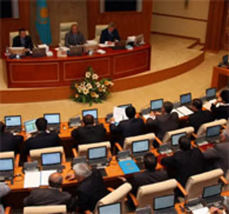 Казахстанские депутаты не видят смысла в досрочном роспуске парламента, фото - Новости Zakon.kz от 11.04.2011 21:58