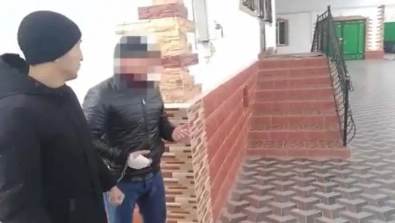 В мужчину стреляли и требовали деньги в Жамбылской области