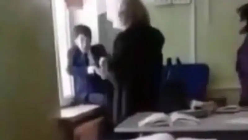 Учителя уволили с работы за избиение школьника в Алматинской области