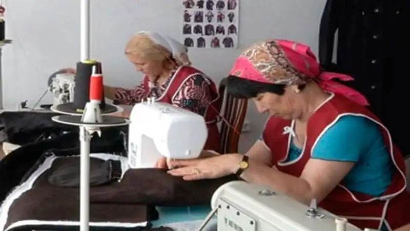 Пенсионерка из Жетысу открыла цех по пошиву и реставрации кожаных изделий