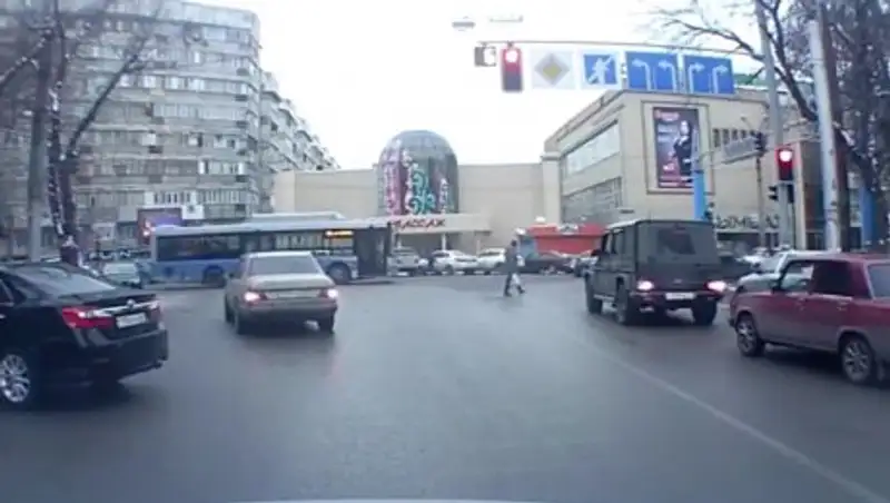 Полицейские, высмеявшие алматинского водителя, привлечены к ответственности