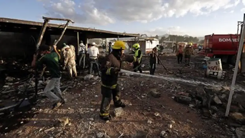 Число жертв взрыва на рынке фейерверков в Мексике достигло 29 человек