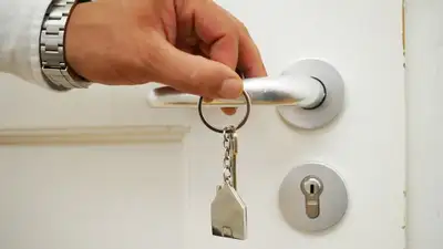 Лже-акиматовец помогал "решать" жилищные вопросы в Караганде, фото - Новости Zakon.kz от 22.12.2022 11:28