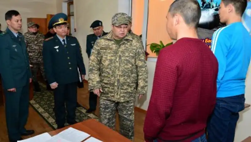 Министр обороны РК проверил ход весеннего призыва